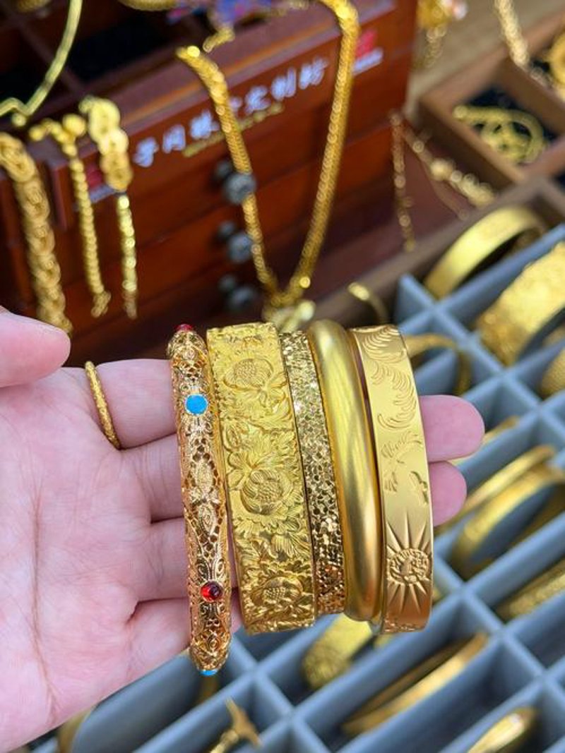 珠宝定制：打造独一无二的爱的见证